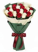 Букет Микс из красных и белых роз в Илек