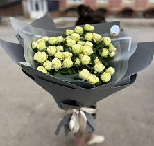 Букет Белые кустовые розы Солинеро в Илек
