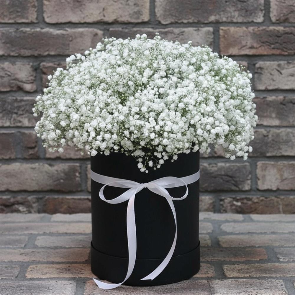 Цветочная композиция из Гипсофила в шляпной коробке в Илек