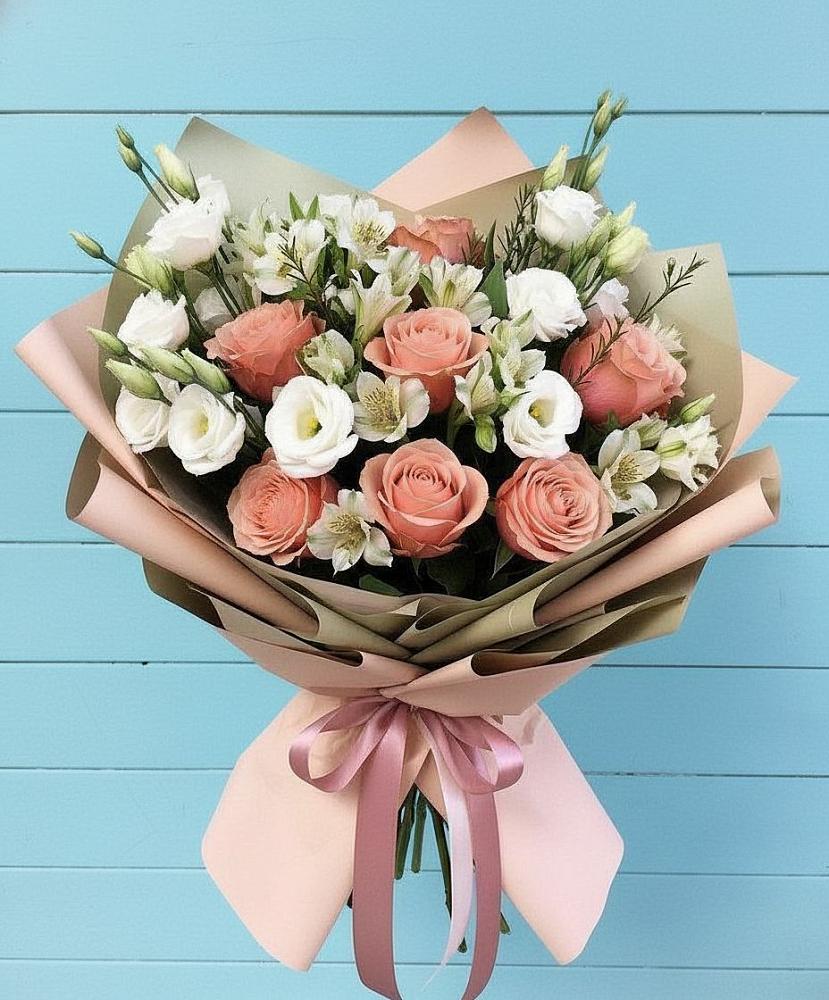 Букет цветов из: Розы, Альстромерии и Лизиантусы в Илек
