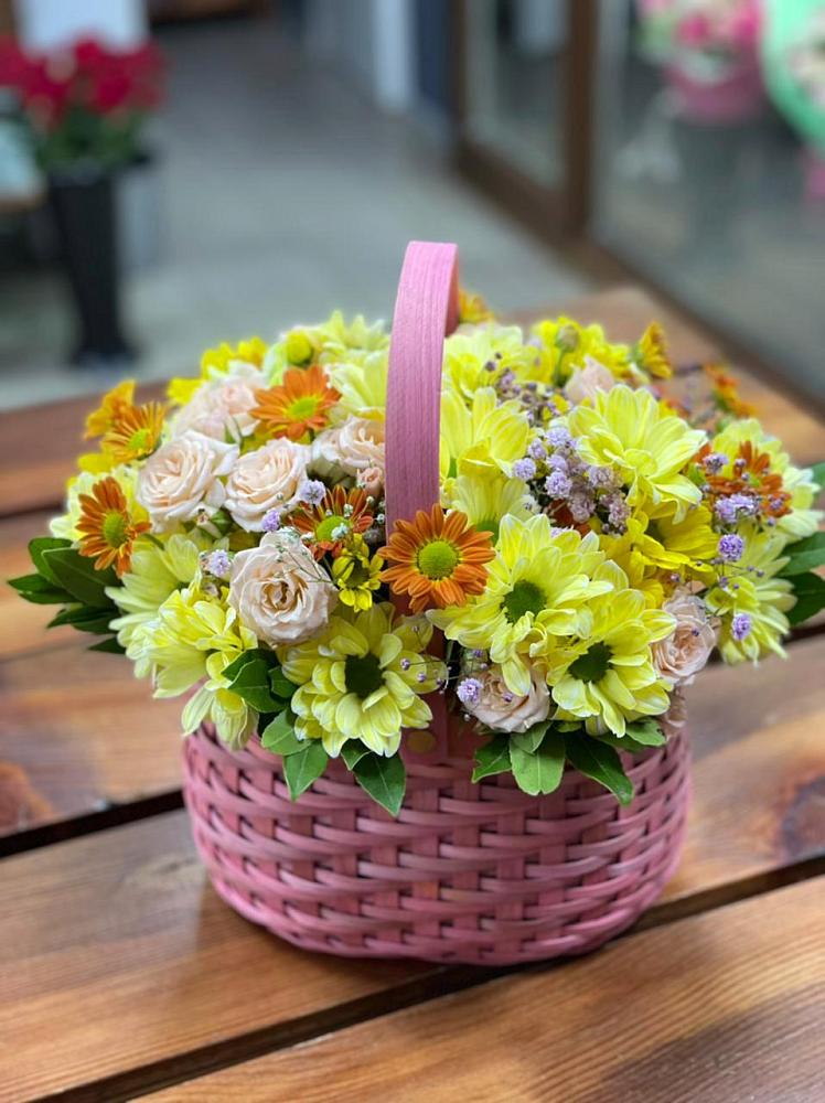 Цветочная композиция из Хризантемы и Розы в корзине в Илек