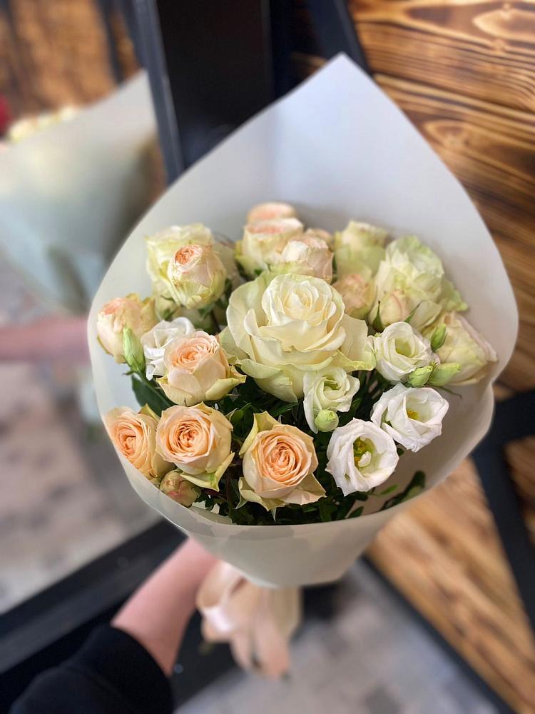 Букет цветов из: Розы и Лизиантусы в Илек